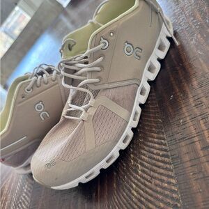 ON cloud  Running Beige Sneakers